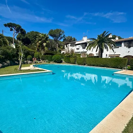 Holiday home Blanca 13 - Recien Renovada Casa Con Jardin Y Piscina Comunitaria Pals
